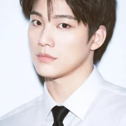 신현우