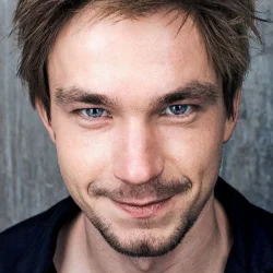 Александр Петров