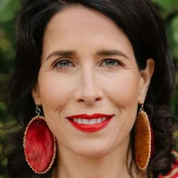 Andrea Menard