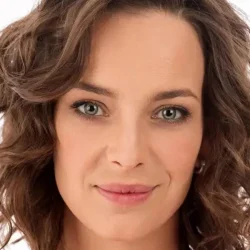 Анна Попова