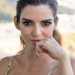 Clara Lago