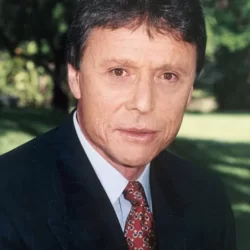 Enrique Novi