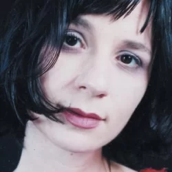 Eszter Balint