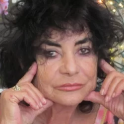 Helena Kallianiotes