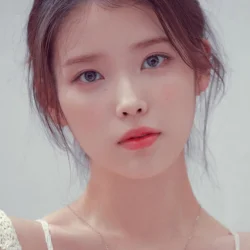IU (Айю)