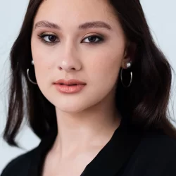 Лола Танг